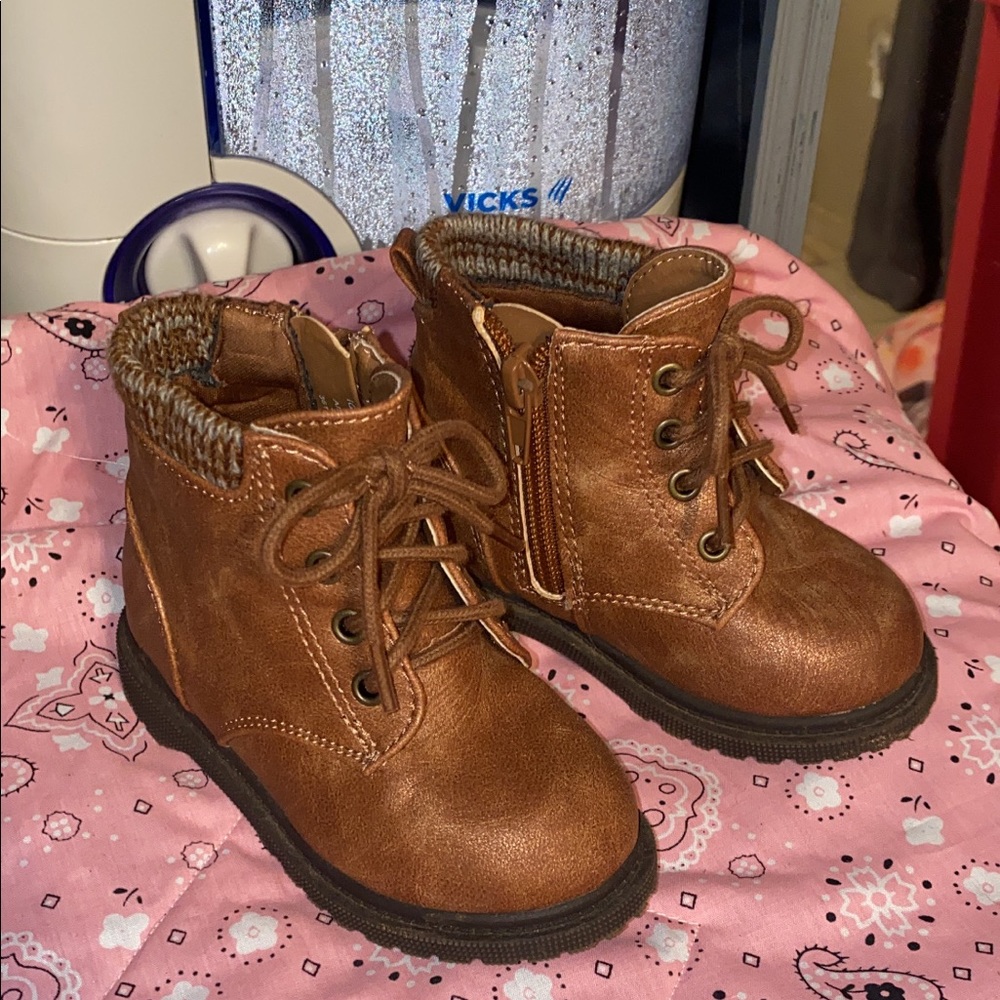 Toddler size 6 Boots